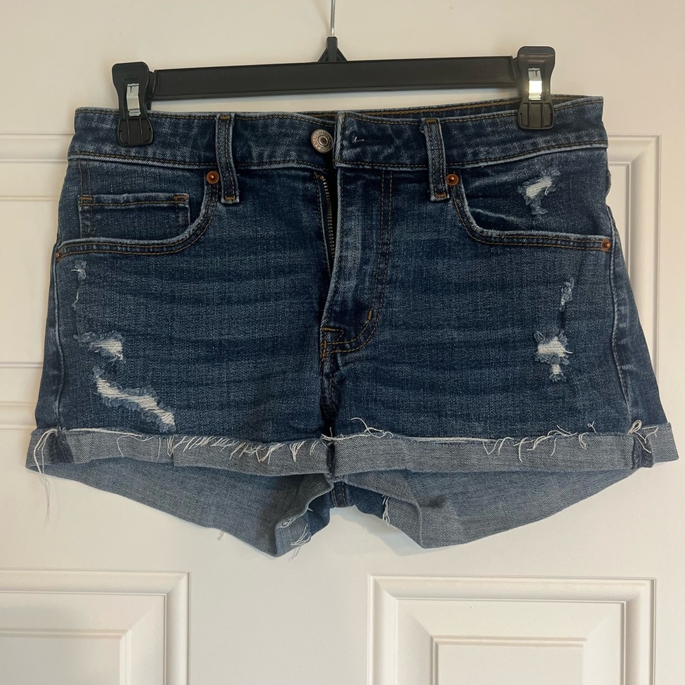 “Abercrombie & Fitch” Dark Blue low rise shorts
Women’s 
Size: 26/2
Lightly Worn